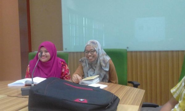 ainur-san-and-syaza-san-discussing-about-the-talk