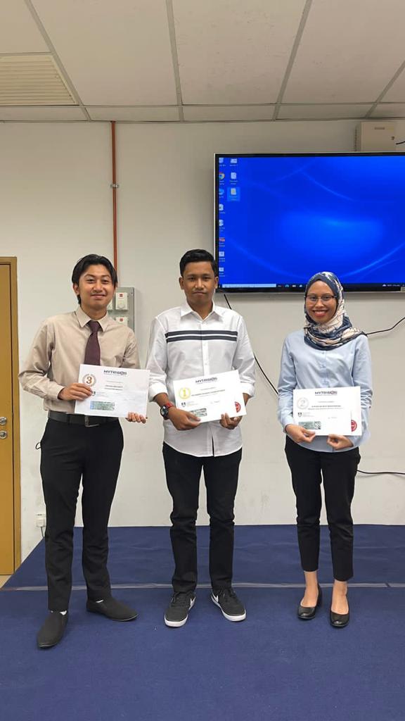 Congratulations to Adilah on Receiving 2nd Place Award for The 3 Minutes Tribo-Talk Talent (3MT)